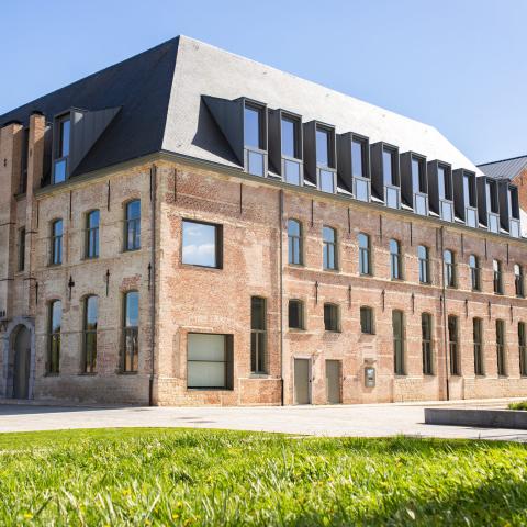 buitengevel van Het Predikheren in zonlicht